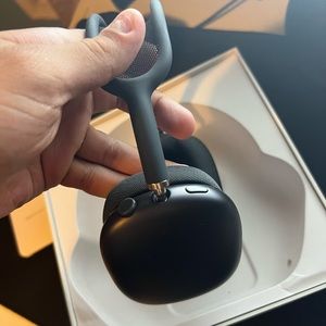 100% authentic also with valid serial codes.